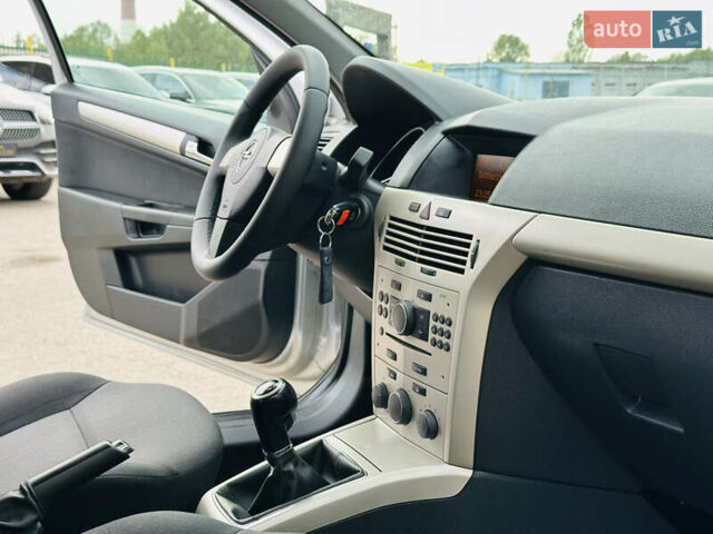 Серый Опель Астра, объемом двигателя 1.6 л и пробегом 154 тыс. км за 7200 $, фото 24 на Automoto.ua