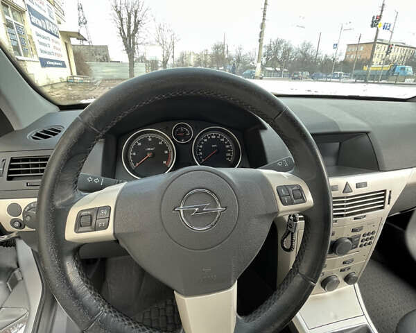 Серый Опель Астра, объемом двигателя 1.7 л и пробегом 258 тыс. км за 5500 $, фото 23 на Automoto.ua