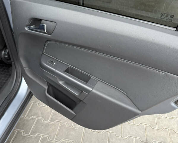 Серый Опель Астра, объемом двигателя 1.6 л и пробегом 289 тыс. км за 4200 $, фото 27 на Automoto.ua