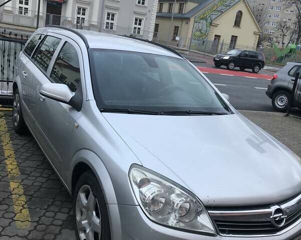 Серый Опель Астра, объемом двигателя 1.9 л и пробегом 262 тыс. км за 5400 $, фото 1 на Automoto.ua