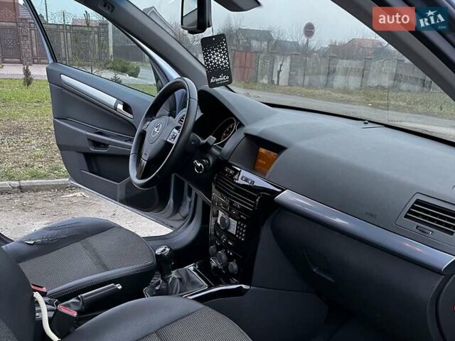 Серый Опель Астра, объемом двигателя 1.6 л и пробегом 251 тыс. км за 6100 $, фото 38 на Automoto.ua