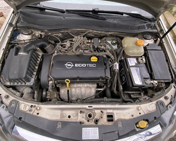 Серый Опель Астра, объемом двигателя 1.6 л и пробегом 196 тыс. км за 6000 $, фото 9 на Automoto.ua