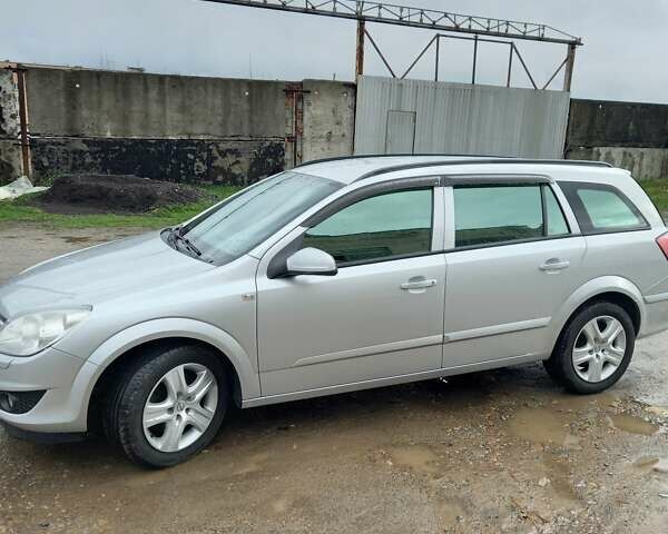 Серый Опель Астра, объемом двигателя 1.7 л и пробегом 420 тыс. км за 6000 $, фото 1 на Automoto.ua