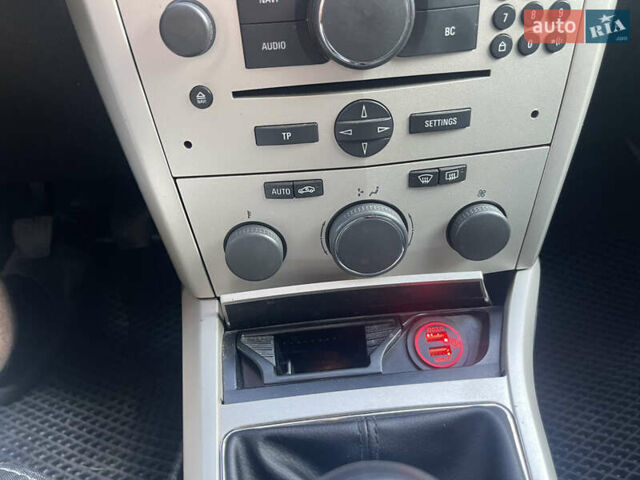 Серый Опель Астра, объемом двигателя 1.7 л и пробегом 260 тыс. км за 4750 $, фото 33 на Automoto.ua