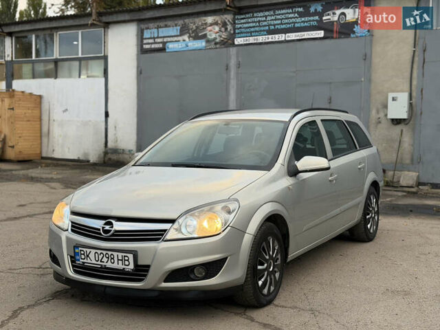 Опель Астра 2008 в Ровно на Automoto.ua Серый Опель Астра, объемом двигателя 1.91 л и пробегом 255 тыс. км за 4300 $, фото 2 на Automoto.ua
