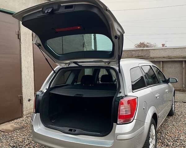 Серый Опель Астра, объемом двигателя 1.6 л и пробегом 172 тыс. км за 5900 $, фото 42 на Automoto.ua