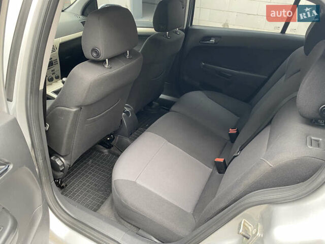 Сірий Опель Астра, об'ємом двигуна 1.69 л та пробігом 258 тис. км за 6100 $, фото 13 на Automoto.ua