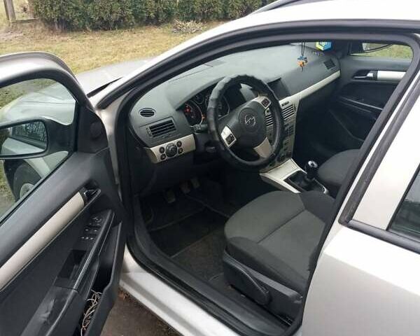 Сірий Опель Астра, об'ємом двигуна 1.3 л та пробігом 210 тис. км за 5000 $, фото 6 на Automoto.ua