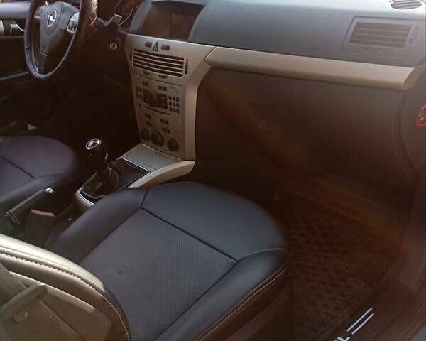 Серый Опель Астра, объемом двигателя 1.3 л и пробегом 239 тыс. км за 4700 $, фото 2 на Automoto.ua