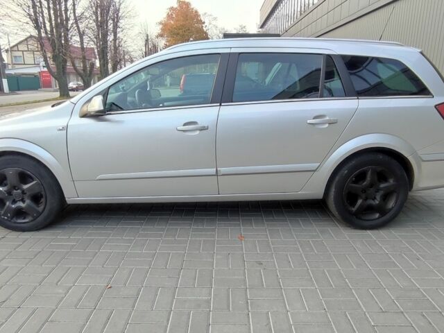 Серый Опель Астра, объемом двигателя 1.7 л и пробегом 370 тыс. км за 4600 $, фото 5 на Automoto.ua