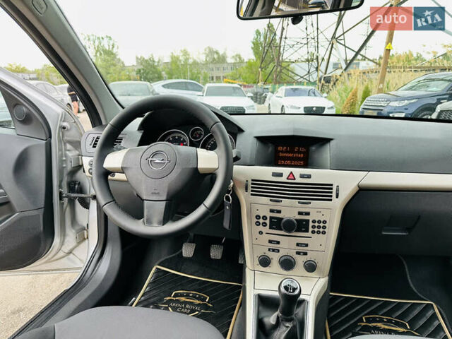 Серый Опель Астра, объемом двигателя 1.6 л и пробегом 154 тыс. км за 7200 $, фото 20 на Automoto.ua