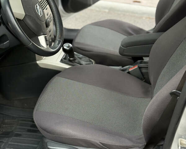 Серый Опель Астра, объемом двигателя 1.7 л и пробегом 228 тыс. км за 4899 $, фото 53 на Automoto.ua