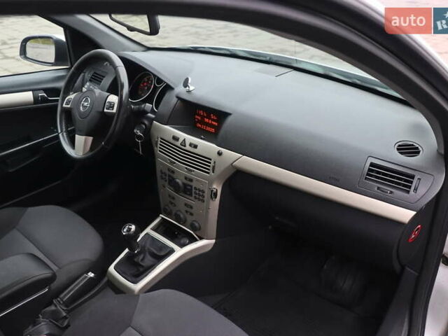 Серый Опель Астра, объемом двигателя 1.69 л и пробегом 239 тыс. км за 4999 $, фото 6 на Automoto.ua