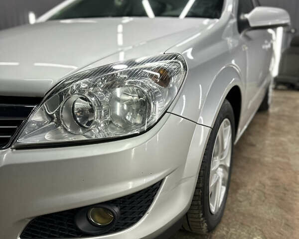 Серый Опель Астра, объемом двигателя 1.6 л и пробегом 195 тыс. км за 5700 $, фото 6 на Automoto.ua