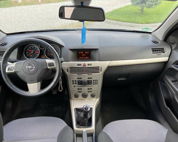 Серый Опель Астра, объемом двигателя 1.6 л и пробегом 214 тыс. км за 5700 $, фото 16 на Automoto.ua