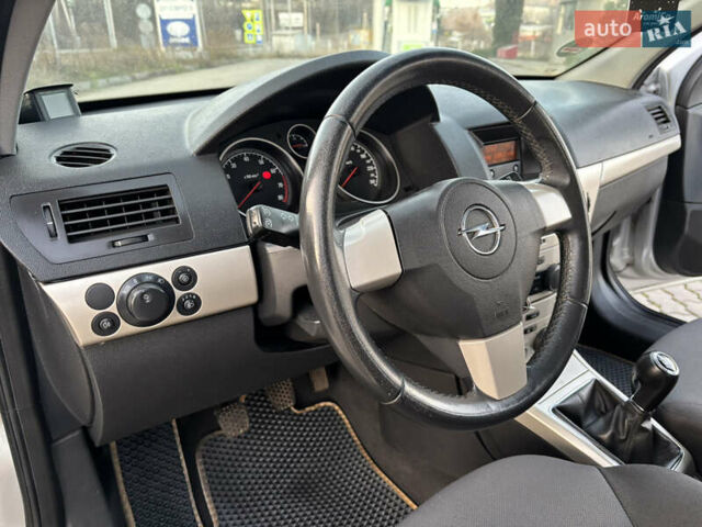 Серый Опель Астра, объемом двигателя 1.8 л и пробегом 252 тыс. км за 4950 $, фото 32 на Automoto.ua