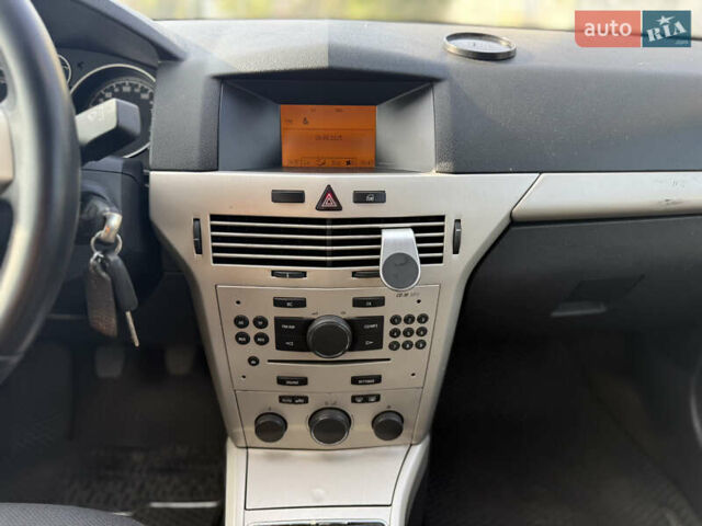 Сірий Опель Астра, об'ємом двигуна 1.91 л та пробігом 255 тис. км за 4200 $, фото 36 на Automoto.ua