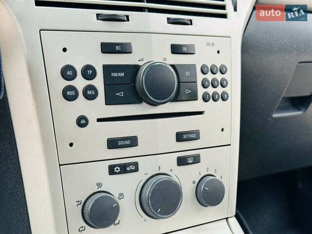 Серый Опель Астра, объемом двигателя 1.6 л и пробегом 154 тыс. км за 7200 $, фото 30 на Automoto.ua