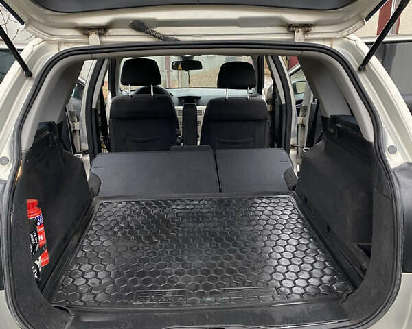 Серый Опель Астра, объемом двигателя 1.6 л и пробегом 196 тыс. км за 6000 $, фото 14 на Automoto.ua