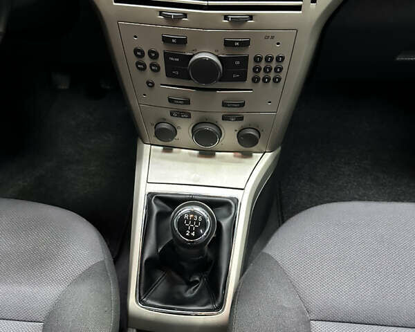 Серый Опель Астра, объемом двигателя 1.6 л и пробегом 196 тыс. км за 5850 $, фото 31 на Automoto.ua