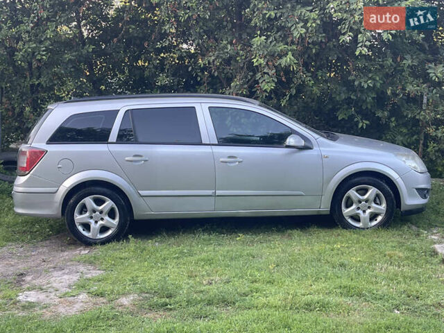 Серый Опель Астра, объемом двигателя 1.7 л и пробегом 260 тыс. км за 4750 $, фото 10 на Automoto.ua