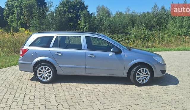 Серый Опель Астра, объемом двигателя 1.7 л и пробегом 253 тыс. км за 4600 $, фото 4 на Automoto.ua