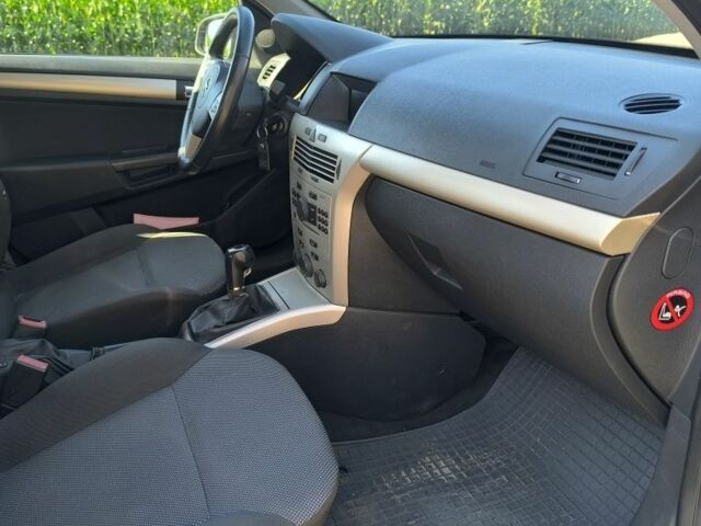 Сірий Опель Астра, об'ємом двигуна 1.7 л та пробігом 298 тис. км за 3200 $, фото 1 на Automoto.ua