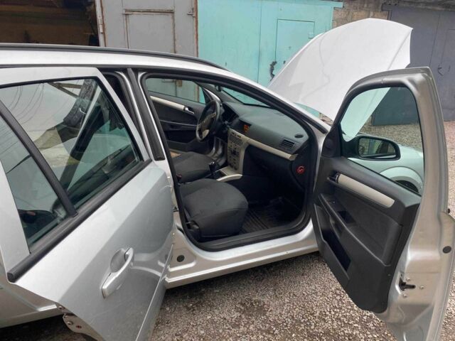 Серый Опель Астра, объемом двигателя 1.6 л и пробегом 230 тыс. км за 5200 $, фото 8 на Automoto.ua