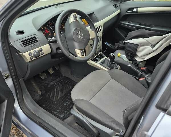 Опель Астра 2008 в Черкассах на Automoto.ua Серый Опель Астра, объемом двигателя 1.9 л и пробегом 220 тыс. км за 5000 $, фото 7 на Automoto.ua