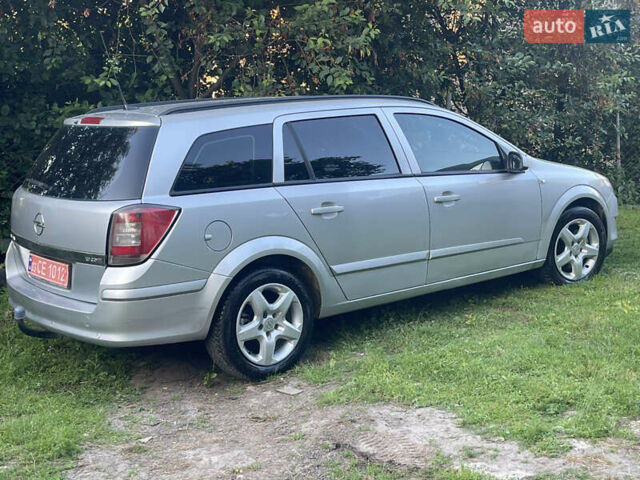 Серый Опель Астра, объемом двигателя 1.7 л и пробегом 260 тыс. км за 4750 $, фото 12 на Automoto.ua