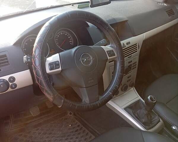 Серый Опель Астра, объемом двигателя 1.3 л и пробегом 239 тыс. км за 4700 $, фото 1 на Automoto.ua