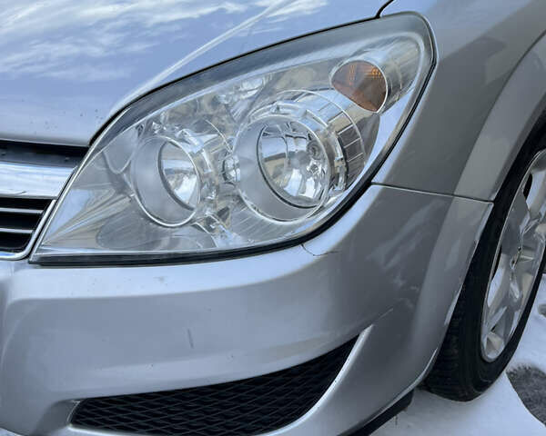 Серый Опель Астра, объемом двигателя 1.7 л и пробегом 258 тыс. км за 5500 $, фото 7 на Automoto.ua