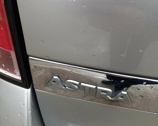 Серый Опель Астра, объемом двигателя 1.7 л и пробегом 420 тыс. км за 6000 $, фото 4 на Automoto.ua