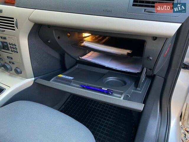 Серый Опель Астра, объемом двигателя 1.6 л и пробегом 172 тыс. км за 5900 $, фото 38 на Automoto.ua