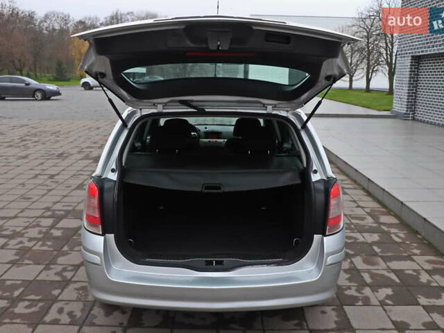 Серый Опель Астра, объемом двигателя 1.69 л и пробегом 239 тыс. км за 4999 $, фото 9 на Automoto.ua