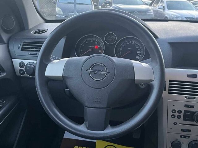 Серый Опель Астра, объемом двигателя 1.4 л и пробегом 220 тыс. км за 5500 $, фото 11 на Automoto.ua