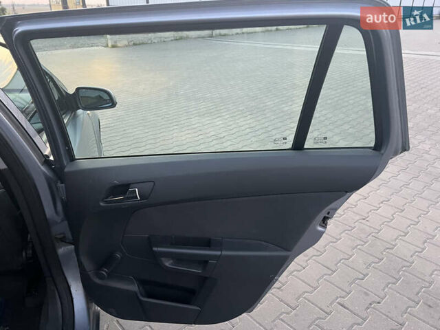 Серый Опель Астра, объемом двигателя 1.6 л и пробегом 234 тыс. км за 5700 $, фото 33 на Automoto.ua