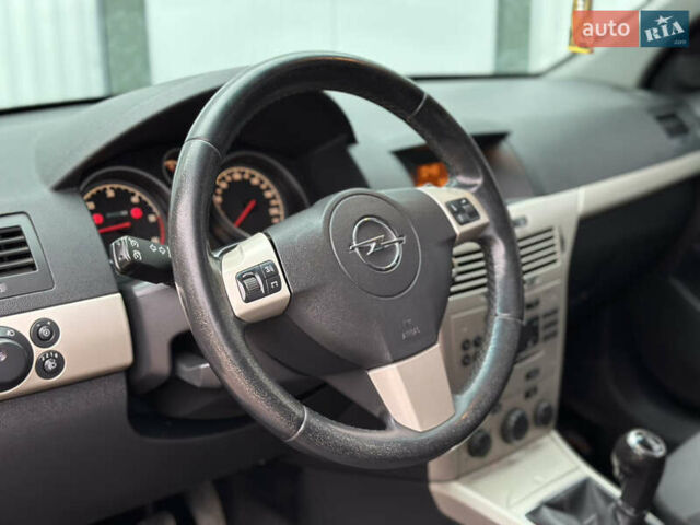 Опель Астра 2008 в Дрогобыче на Automoto.ua Серый Опель Астра, объемом двигателя 1.3 л и пробегом 270 тыс. км за 4450 $, фото 34 на Automoto.ua