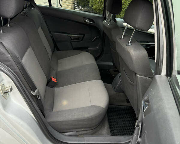 Серый Опель Астра, объемом двигателя 1.6 л и пробегом 201 тыс. км за 4700 $, фото 18 на Automoto.ua