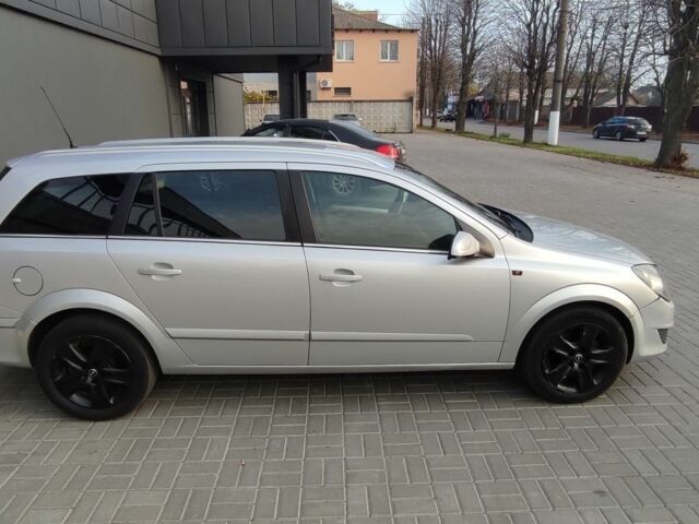 Серый Опель Астра, объемом двигателя 1.7 л и пробегом 370 тыс. км за 4600 $, фото 1 на Automoto.ua