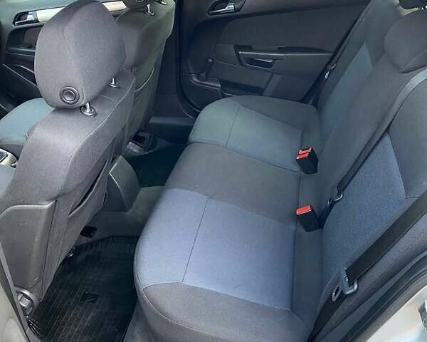 Серый Опель Астра, объемом двигателя 1.6 л и пробегом 172 тыс. км за 5900 $, фото 34 на Automoto.ua