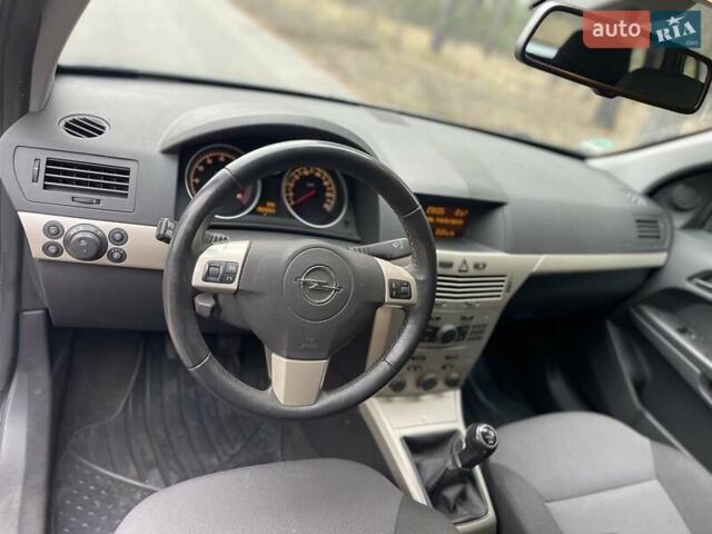 Серый Опель Астра, объемом двигателя 1.4 л и пробегом 193 тыс. км за 4900 $, фото 18 на Automoto.ua
