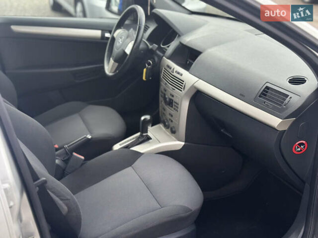 Серый Опель Астра, объемом двигателя 1.8 л и пробегом 188 тыс. км за 6300 $, фото 11 на Automoto.ua