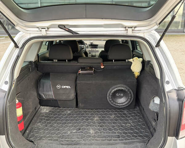 Серый Опель Астра, объемом двигателя 1.69 л и пробегом 247 тыс. км за 6000 $, фото 8 на Automoto.ua