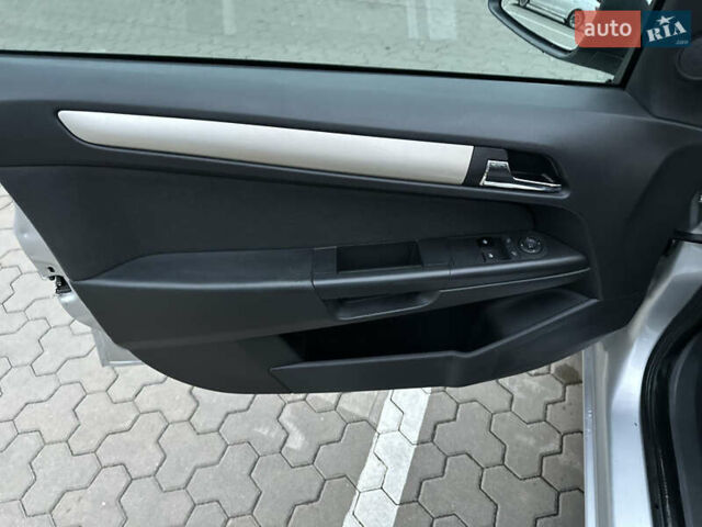 Сірий Опель Астра, об'ємом двигуна 1.6 л та пробігом 196 тис. км за 5700 $, фото 22 на Automoto.ua