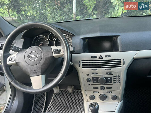 Серый Опель Астра, объемом двигателя 1.7 л и пробегом 260 тыс. км за 4750 $, фото 25 на Automoto.ua
