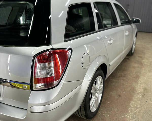 Серый Опель Астра, объемом двигателя 1.6 л и пробегом 195 тыс. км за 5700 $, фото 9 на Automoto.ua