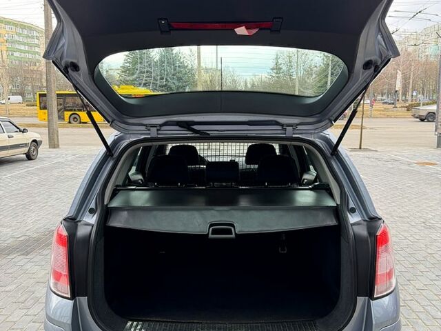 Серый Опель Астра, объемом двигателя 1.6 л и пробегом 192 тыс. км за 5999 $, фото 9 на Automoto.ua