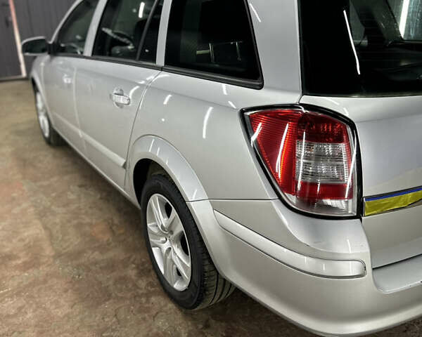 Серый Опель Астра, объемом двигателя 1.6 л и пробегом 195 тыс. км за 5700 $, фото 4 на Automoto.ua