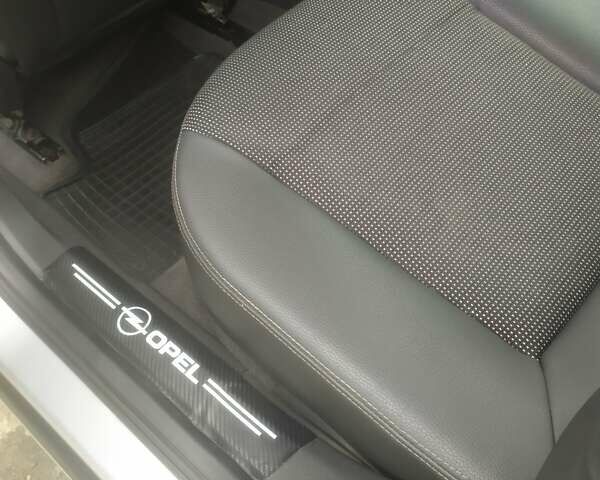 Серый Опель Астра, объемом двигателя 1.7 л и пробегом 285 тыс. км за 5500 $, фото 9 на Automoto.ua